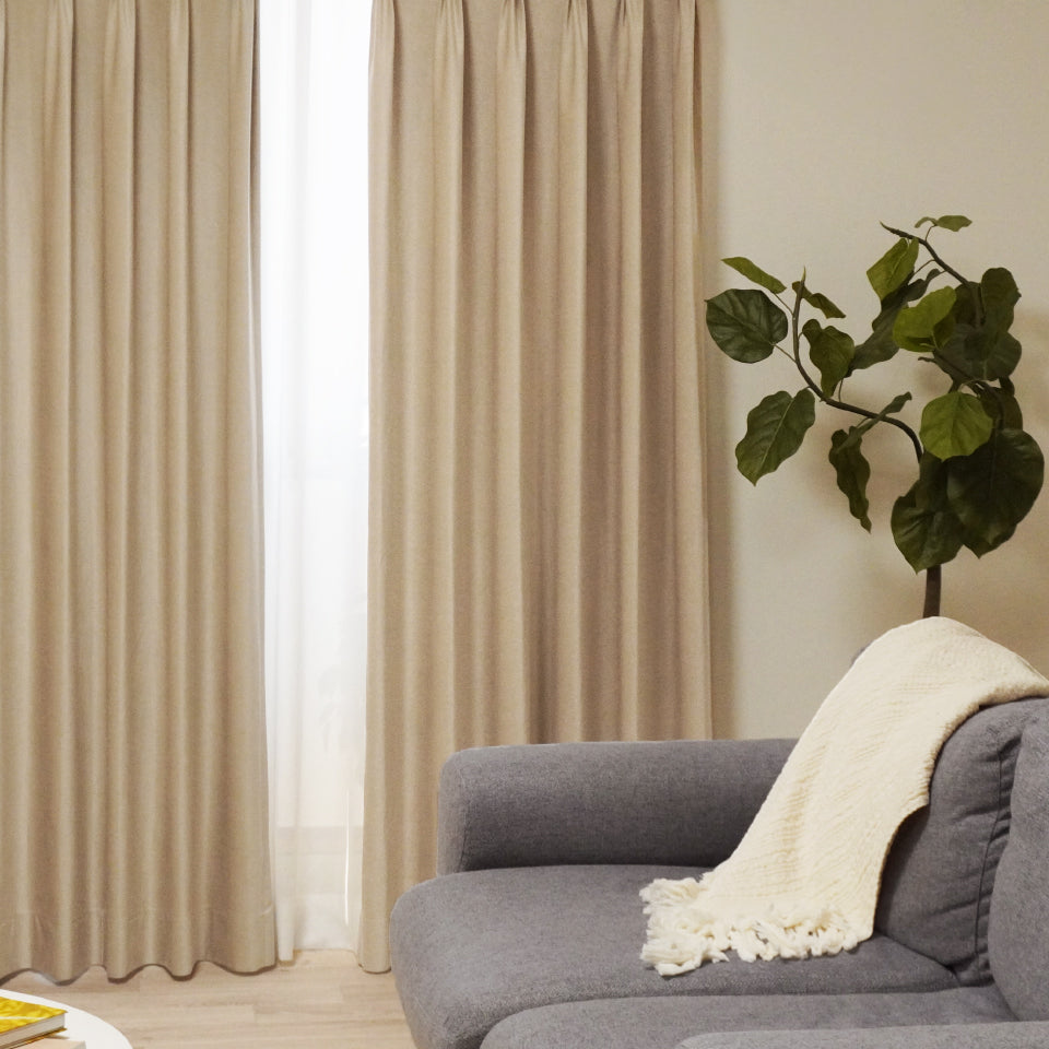 遮光率100% ベロア調のシックなホテルライク無地カーテン アイボリー