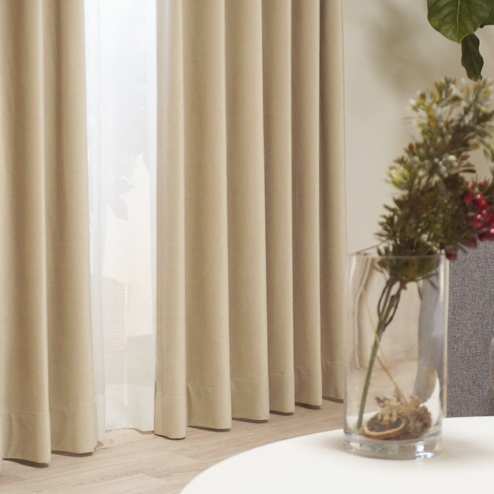 遮光率100% ベロア調のシックなホテルライク無地カーテン 形状安定加工で綺麗なドレープ