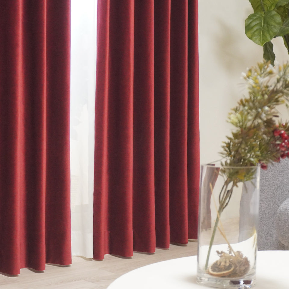 遮光率100% ベロア調のシックなホテルライク無地カーテン 形状安定加工で綺麗なドレープ