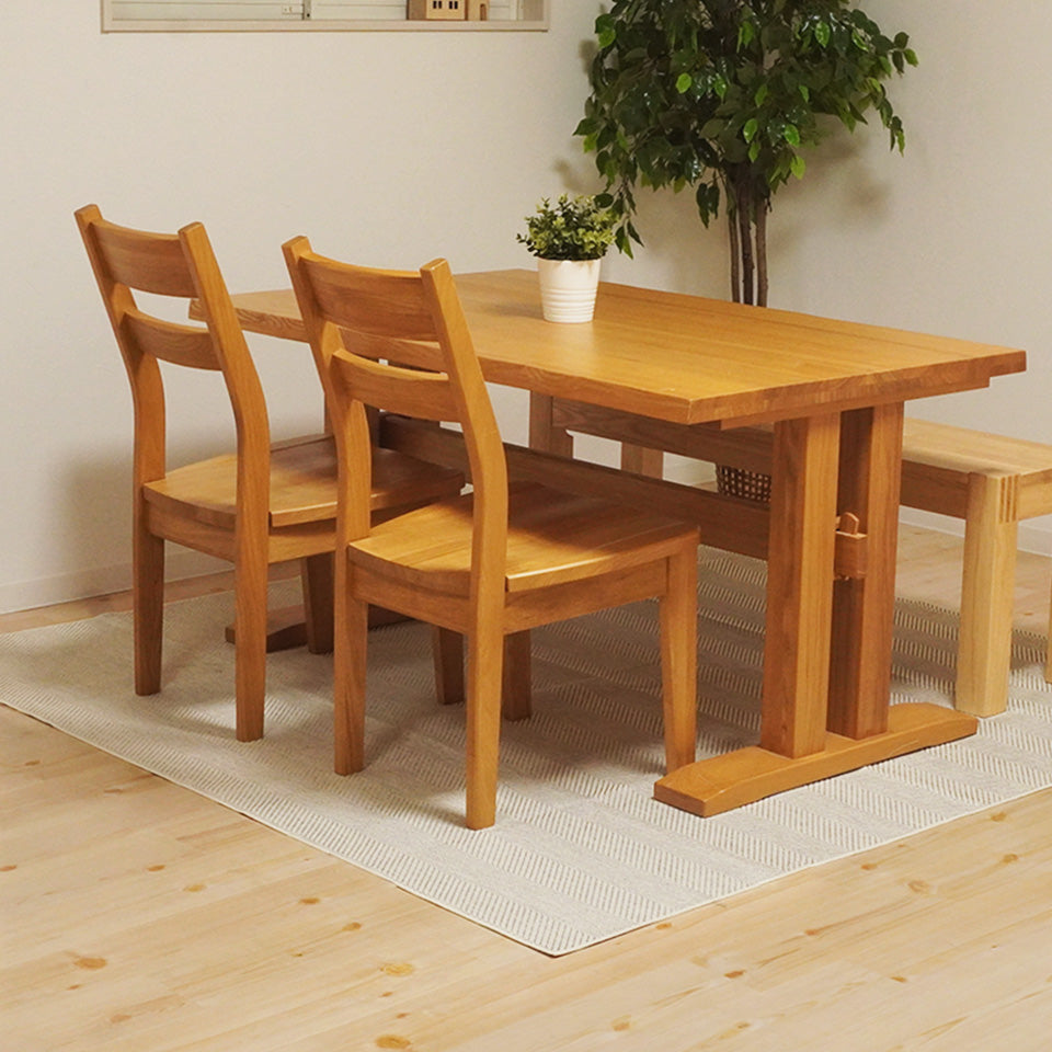 撥水加工でお手入れ簡単。ざっくり織りの無地調デザイン｜ヘリン ダイニングラグ（アイボリー）全体・柄使用