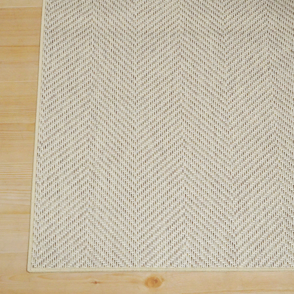 撥水加工でお手入れ簡単。ざっくり織りの無地調デザイン｜ヘリン ダイニングラグ（アイボリー）生地感
