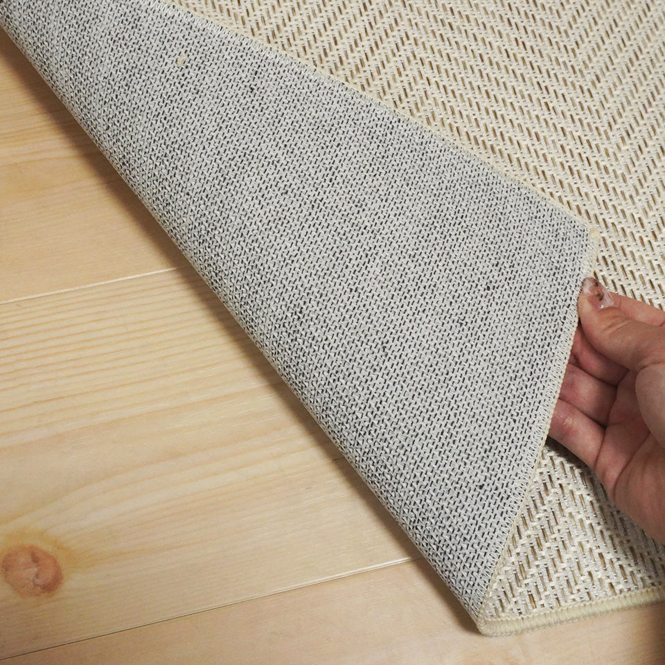 撥水加工でお手入れ簡単。ざっくり織りの無地調デザイン｜ヘリン ダイニングラグ（アイボリー）裏面