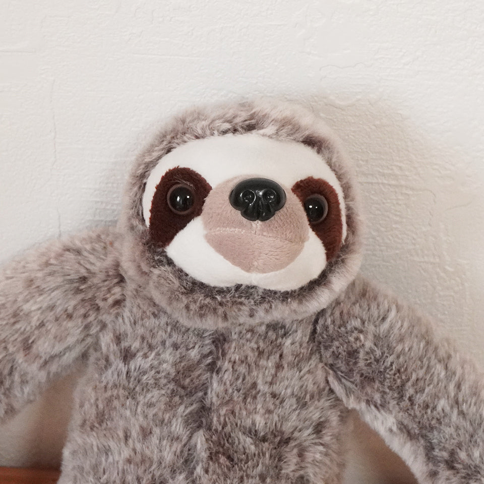 かわいいアニマルデザイン ふんわり癒しのぬいぐるみ型｜ハグハグタッセル ナマケモノ　アップ