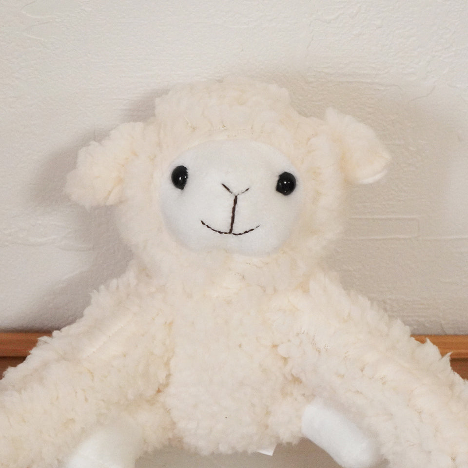 かわいいアニマルデザイン ふんわり癒しのぬいぐるみ型｜ハグハグタッセル シープ　アップ
