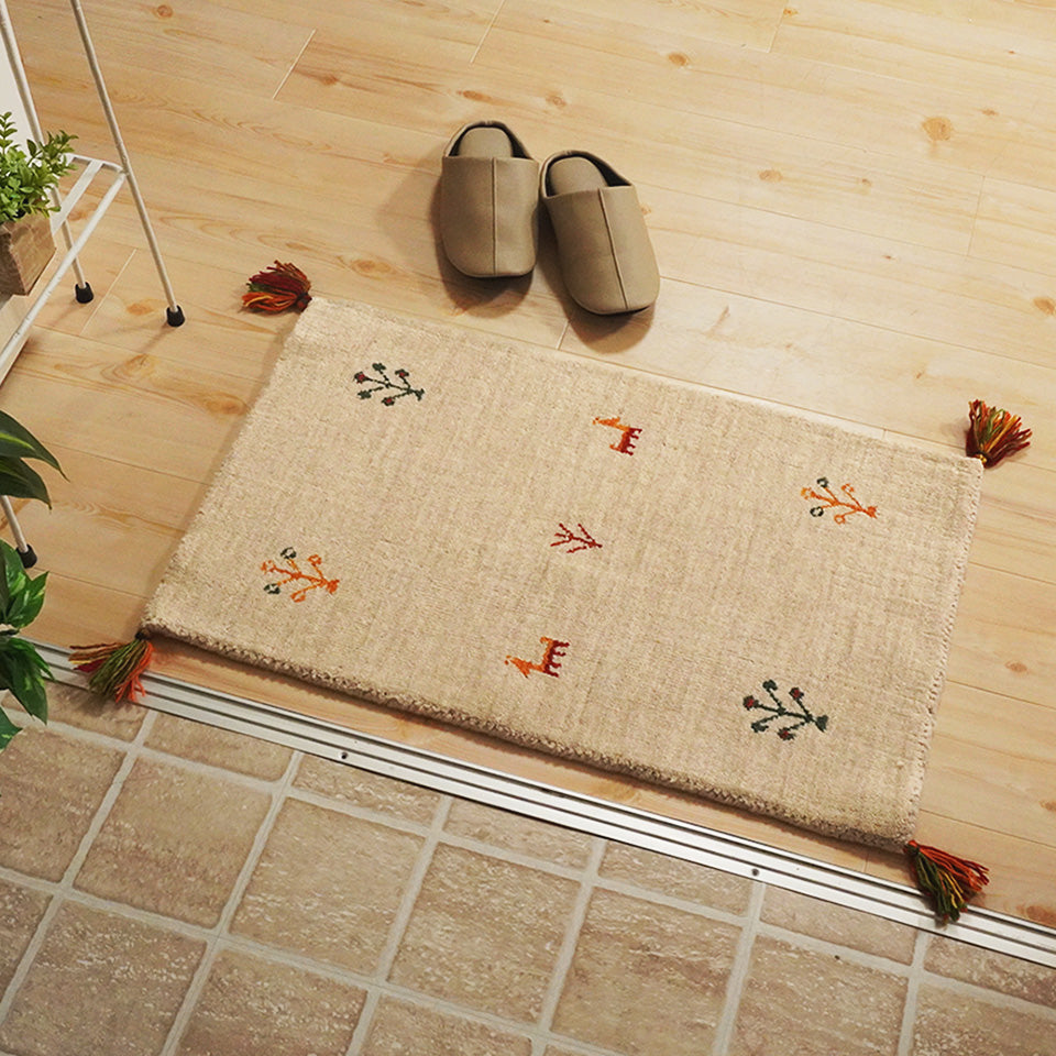 天然素材で温かみを感じるインド製手織りギャッベ アイボリー 玄関マットサイズ