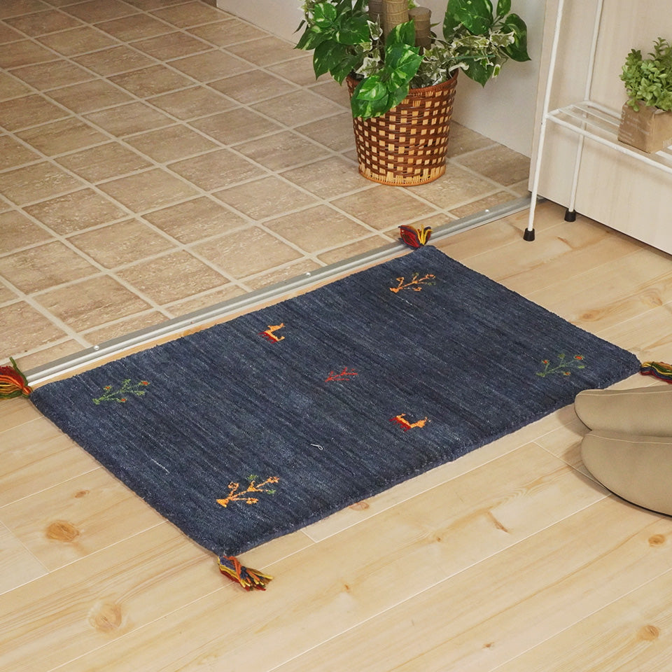 天然素材で温かみを感じるインド製手織りギャッベ ブルー 玄関マットサイズ