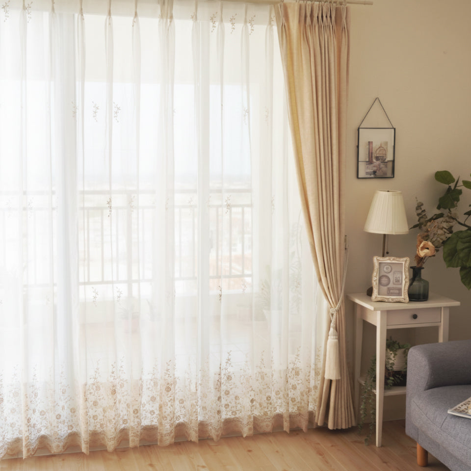 繊細な花柄の刺繍が目を引くエレガントスタイルレース透け感の綺麗なトルコレース