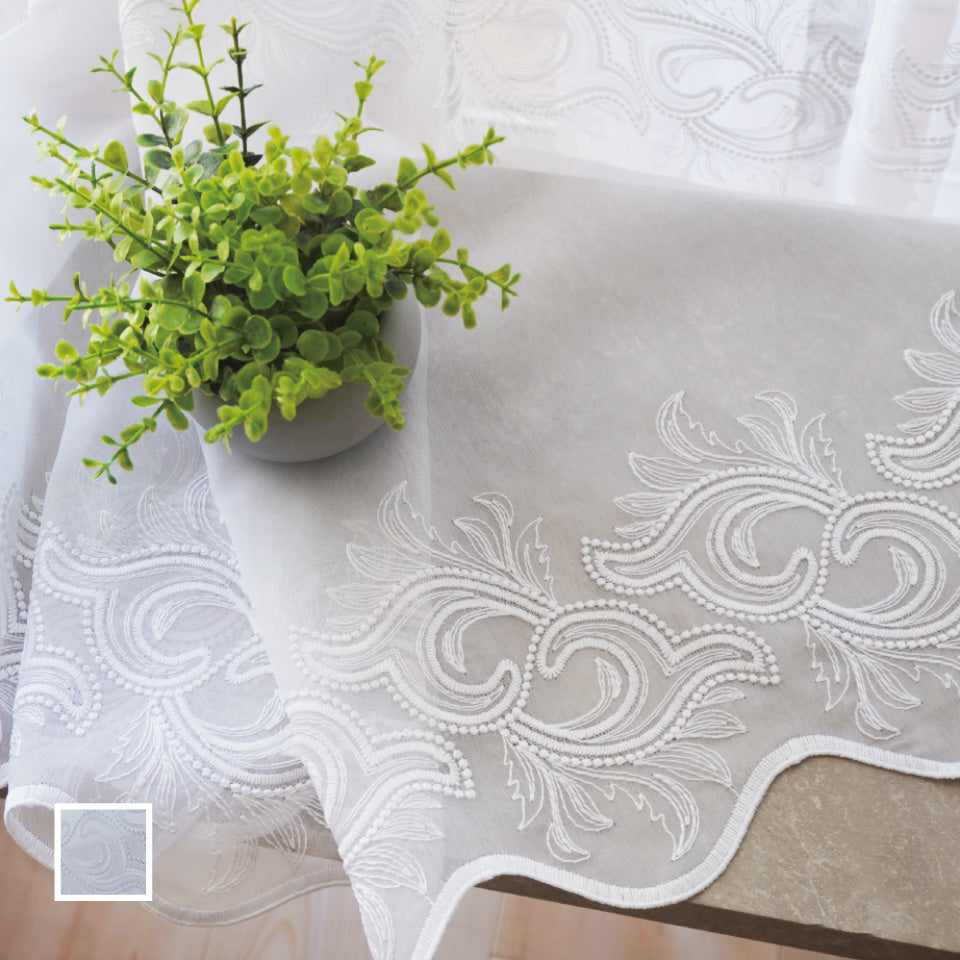 クラシカルで上品な刺繍のボイル生地のレース 裾スカラップ刺繍