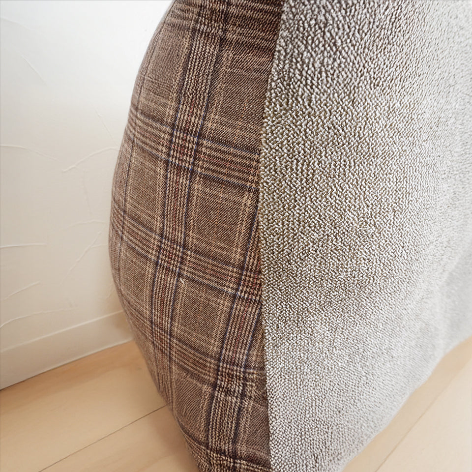 あったかやわらか起毛素材の杢調フレンネル生地 ｜モクシ― リラックスクッション（ブラウン）チェック柄部分