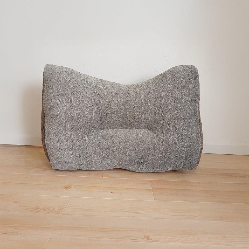 あったかやわらか起毛素材の杢調フレンネル生地 ｜モクシ― リラックスクッション（ブラウン）正面全体