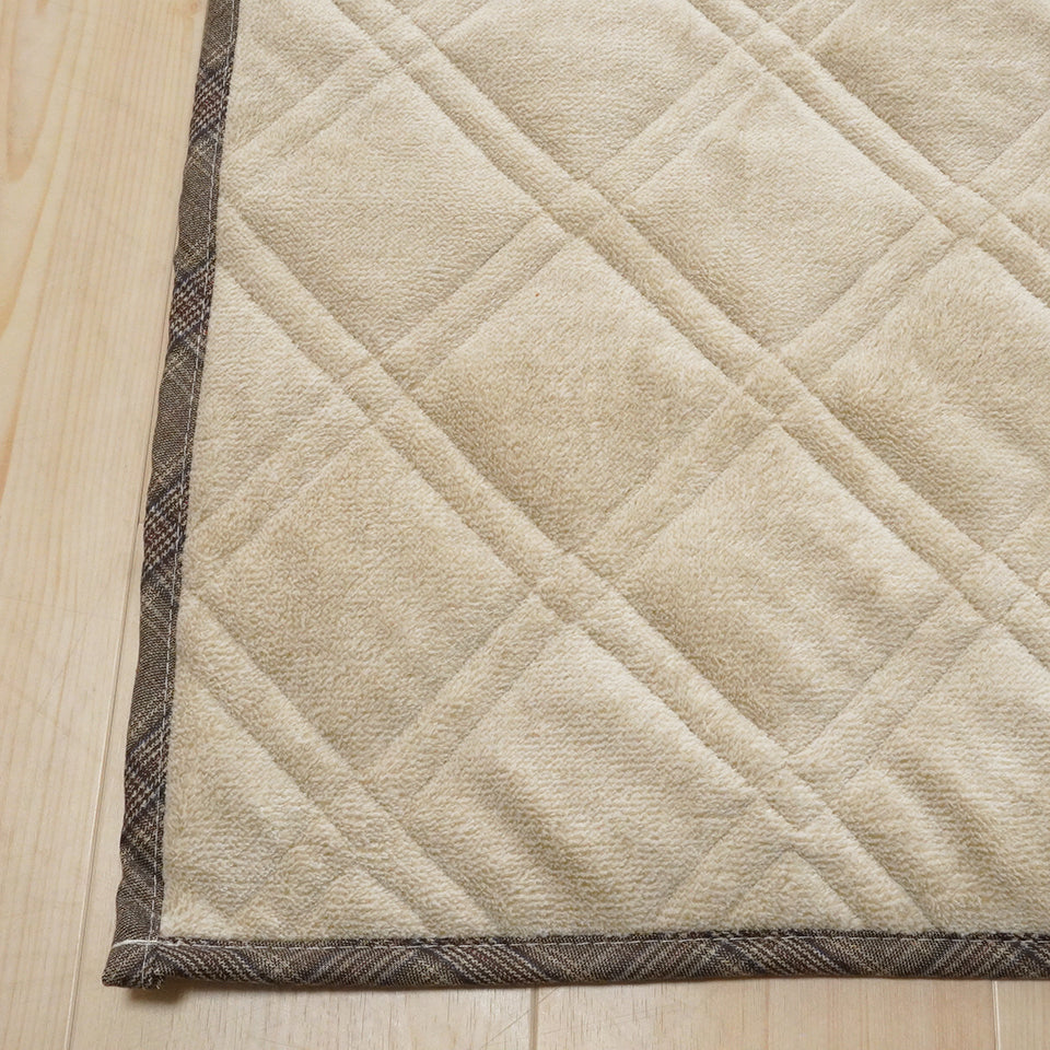 あったかやわらか起毛素材の杢調フレンネル生地 ｜モクシー キルトラグマット　ベージュ生地感アップ