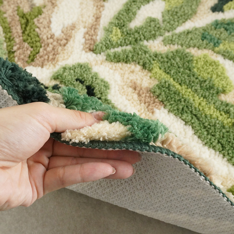 吸湿速乾で快適な踏み心地。立体的なリーフデザインがおしゃれ｜アクセントマット モンステラ　生地感・厚さ