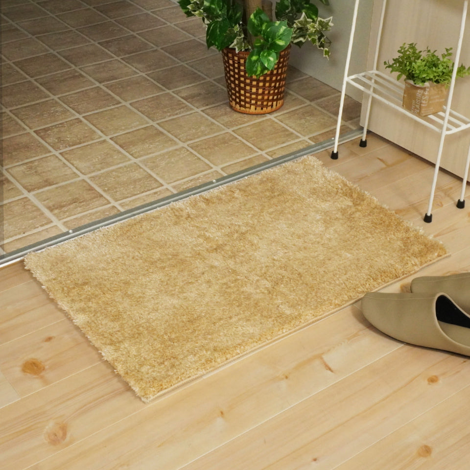 リッチなボリュームと上品な光沢感が魅力のシャギー玄関マット ベージュ