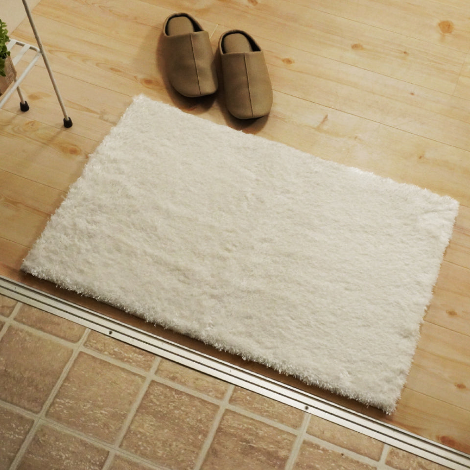 リッチなボリュームと上品な光沢感が魅力のシャギー玄関マット ホワイト
