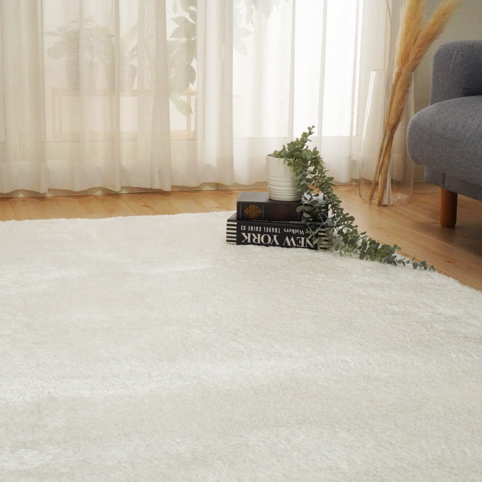 リッチなボリュームと上品な光沢感のシャギーラグ ホワイト