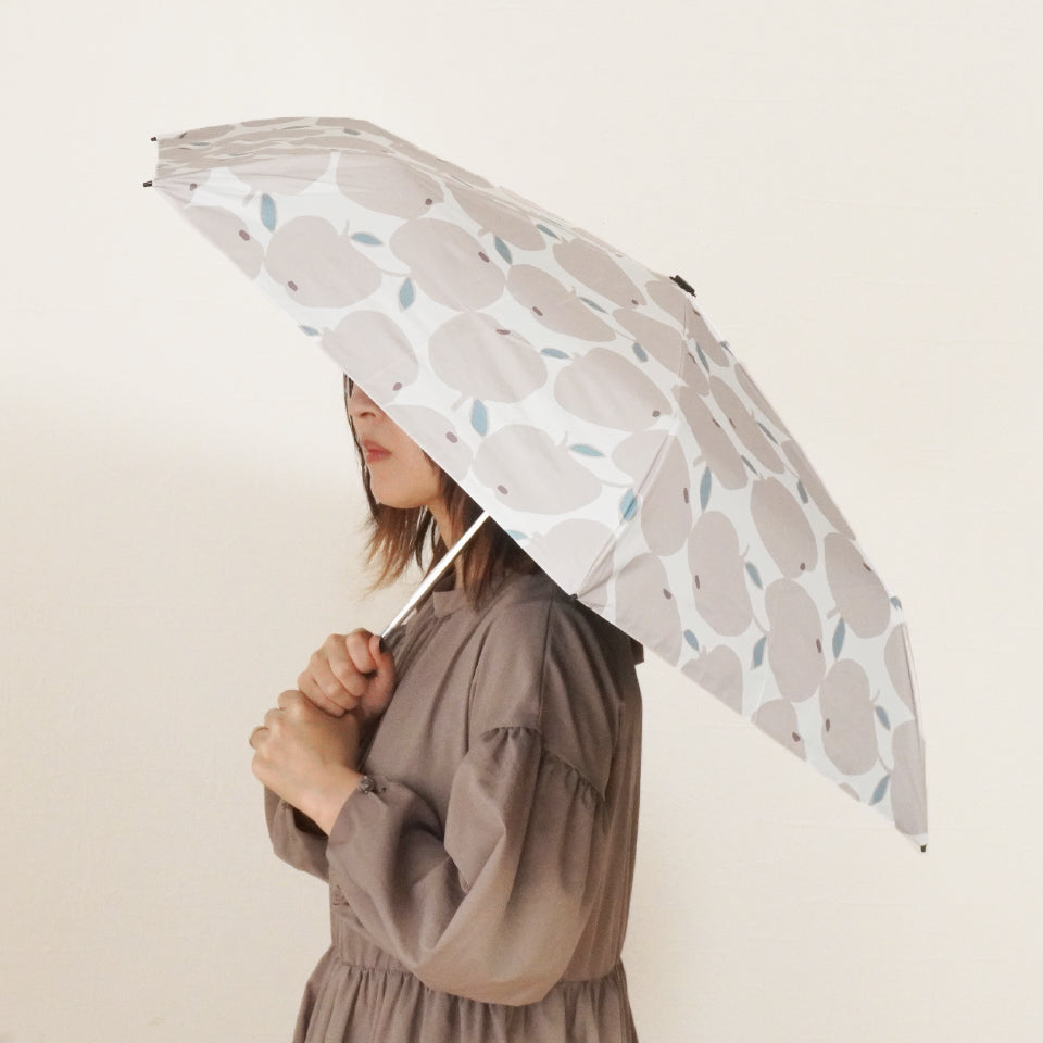 晴雨兼用で遮光率100％UVカット 折りたたみ傘 オメナ アイボリー