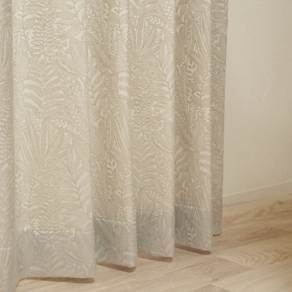 光沢が奏でる上質なリラックス空間 ボタニカル柄ジャガードカーテン 形状安定加工の綺麗なプリーツ