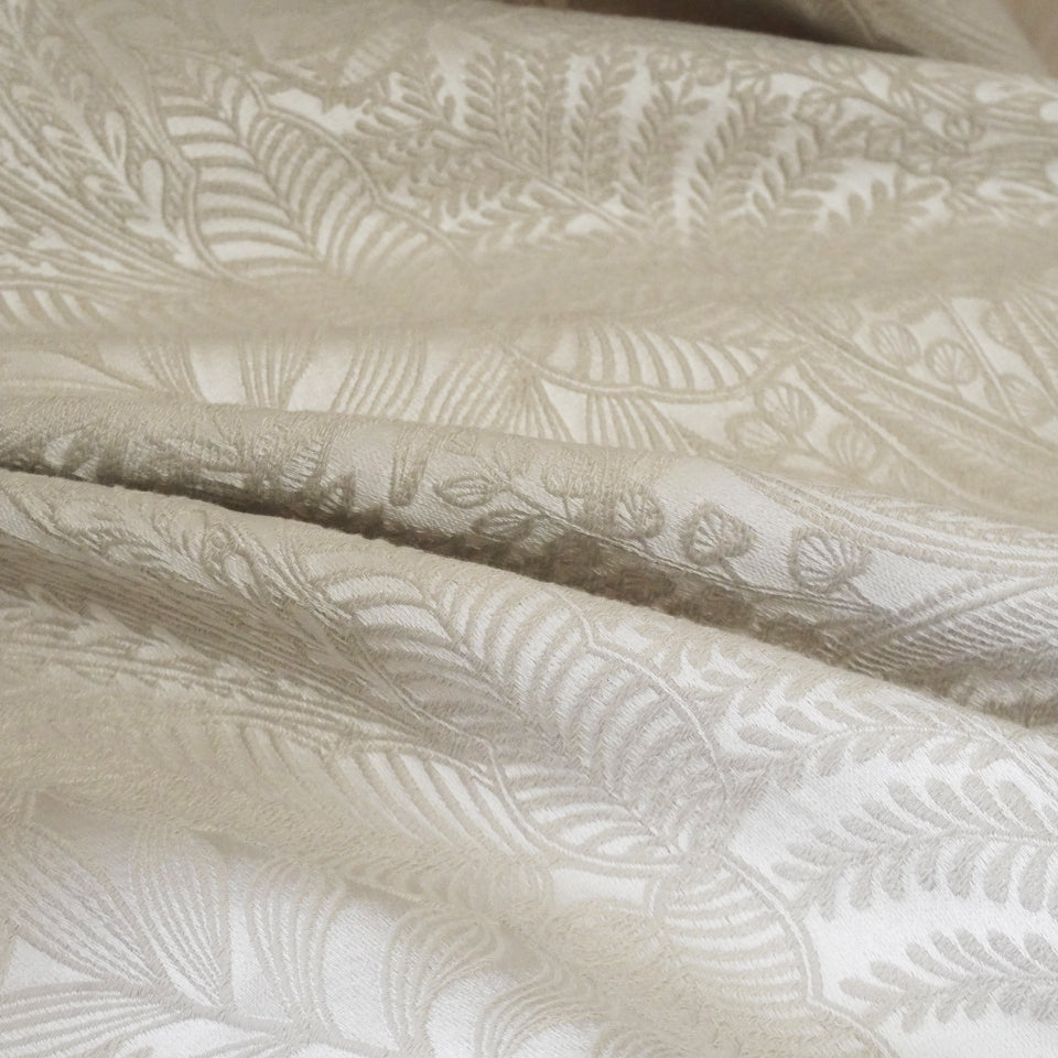 光沢が奏でる上質なリラックス空間 ボタニカル柄ジャガードカーテン やわらかい採光カーテン