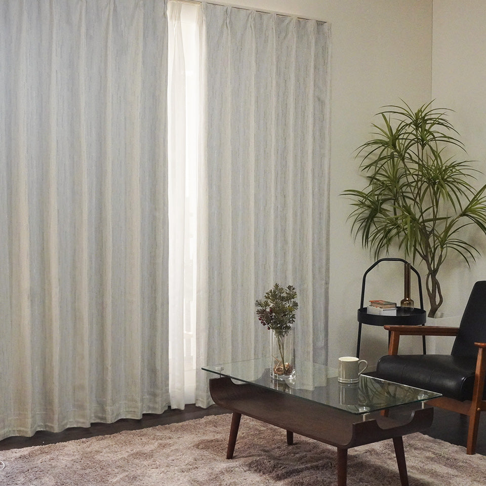 裏地付き遮光1級モダンデザインのシンプルカーテン アイボリー モダンリビング