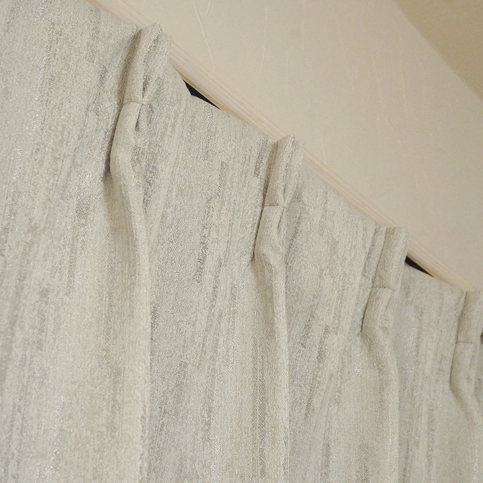 裏地付き遮光1級モダンデザインのシンプルカーテン アイボリー 1.5倍ヒダ