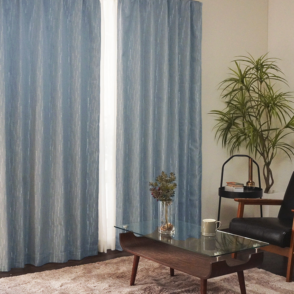 裏地付き遮光1級モダンデザインのシンプルカーテン ネイビー モダンリビング