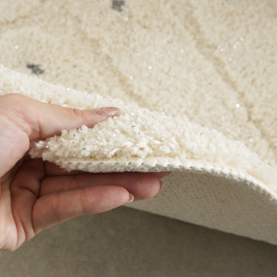 吸湿速乾で快適な踏み心地。貝殻モチーフがかわいい｜アクセントマット シェル　生地感・厚さ