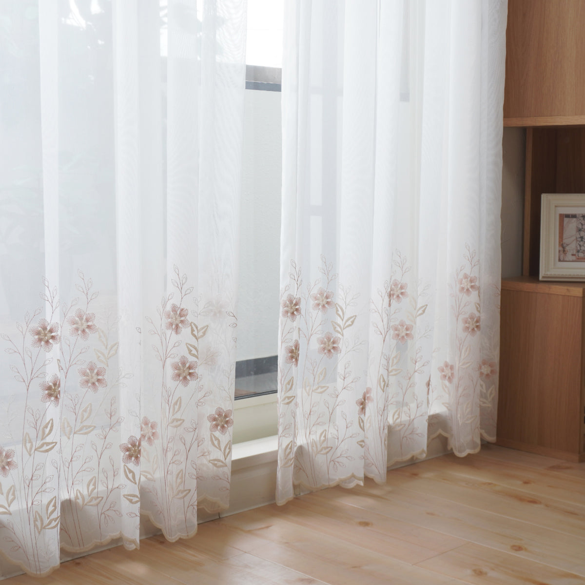 繊細な花柄刺繍の裾スカラップレースカーテン ローズ 裾