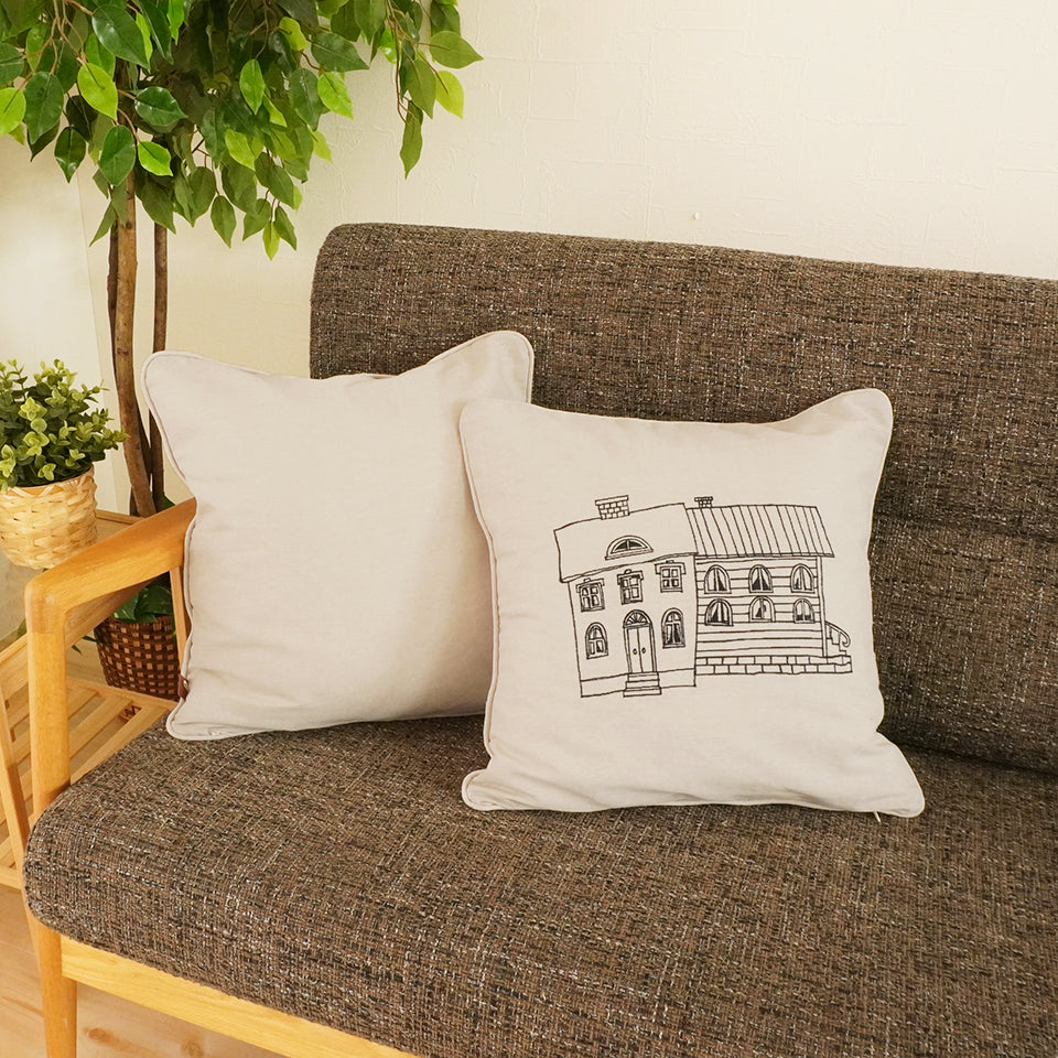 綿100％ 年中使える北欧ナチュラル モノトーンハウス柄｜刺繍クッションカバー　ハウス｜表面・裏面