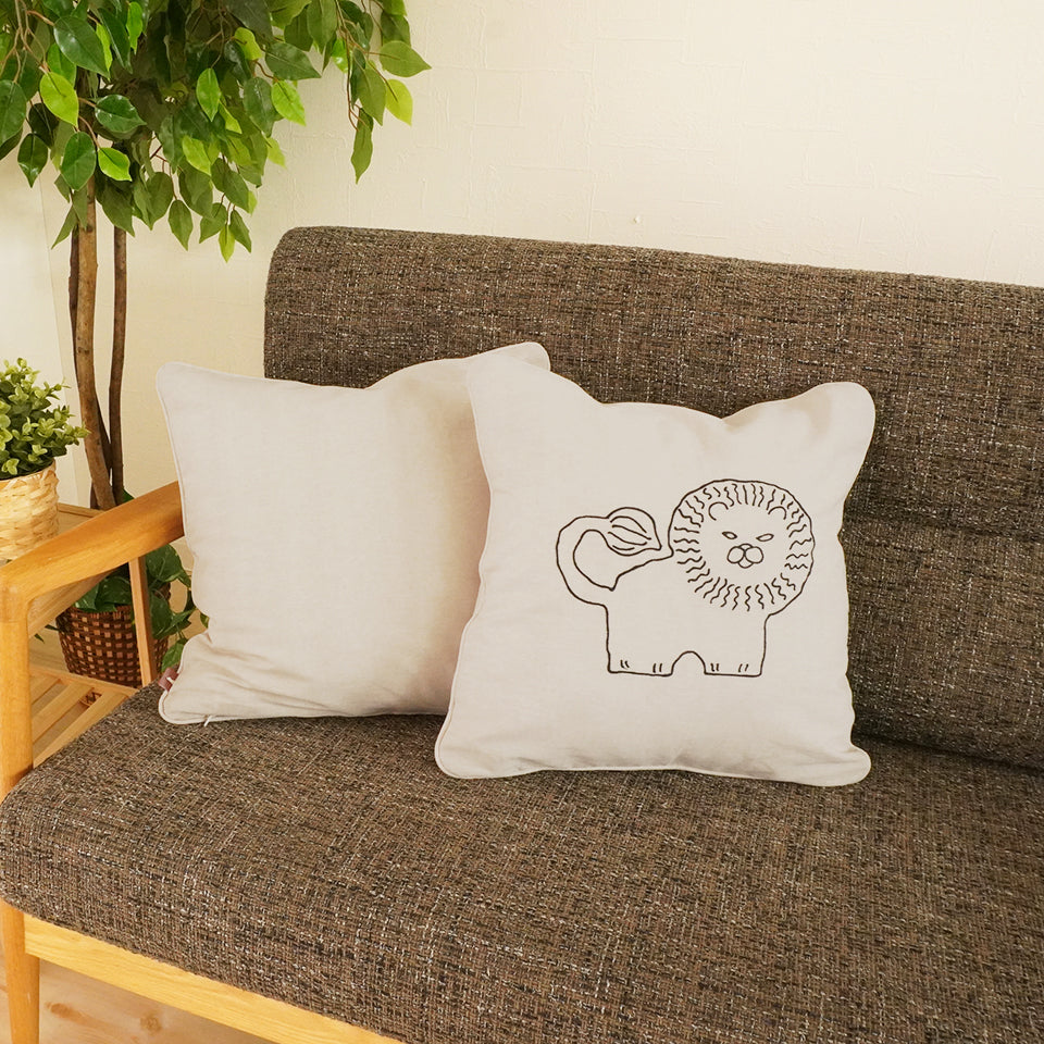 綿100％ 年中使える北欧ナチュラル モノトーンライオン柄｜刺繍クッションカバー　ライオン｜表と裏