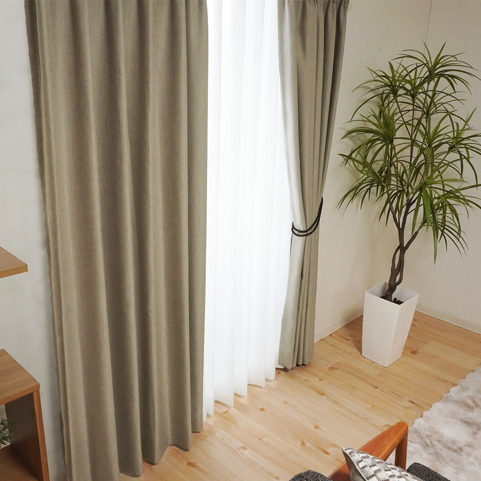 防炎・遮光2級の無地カーテン ベージュ 紐タッセル