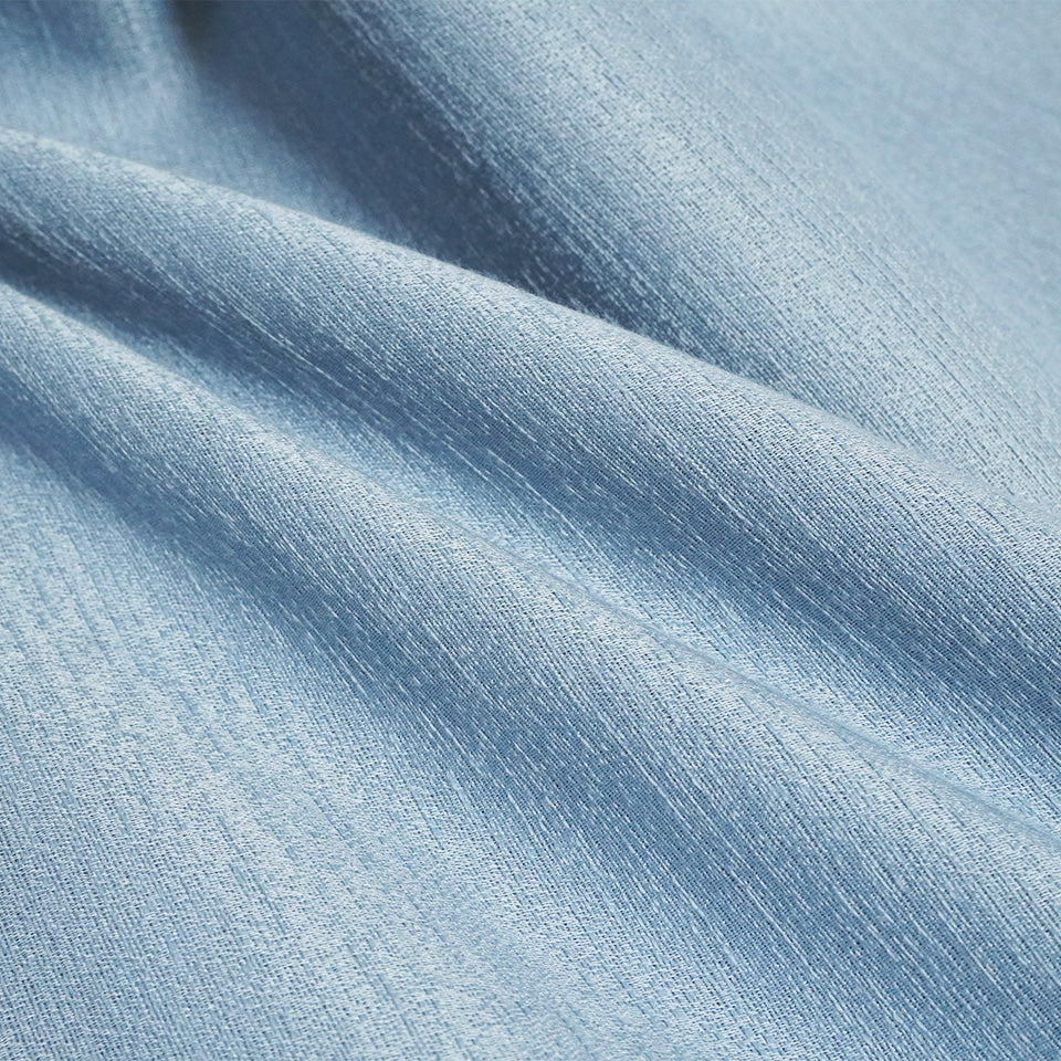 防炎・遮光2級の無地カーテン ブルー 生地感