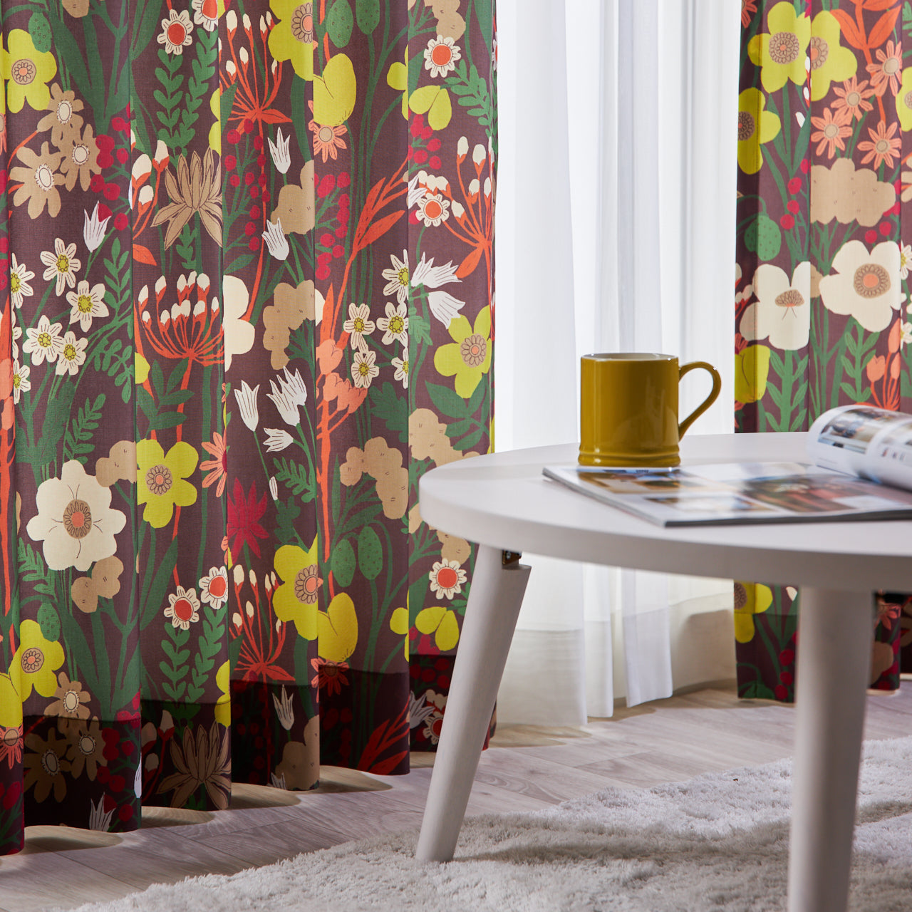 花柄のレトロで賑やかな北欧デザインのカーテン 形状安定加工で綺麗なドレープ