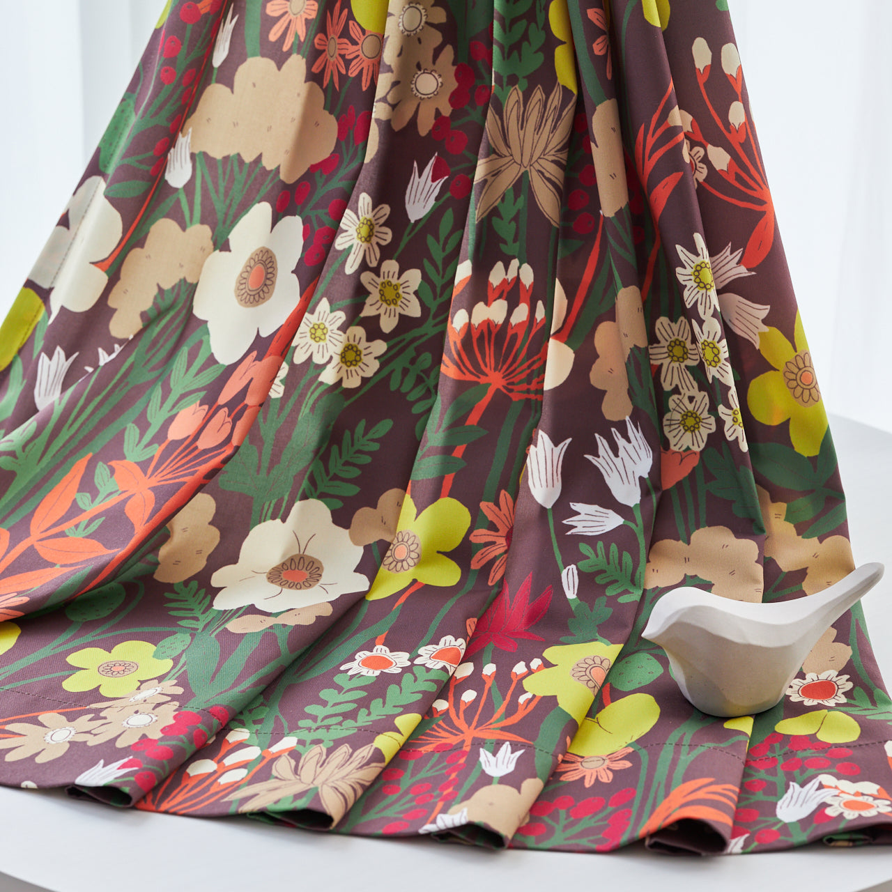 花柄のレトロで賑やかな北欧デザインのカーテン プリントカーテン