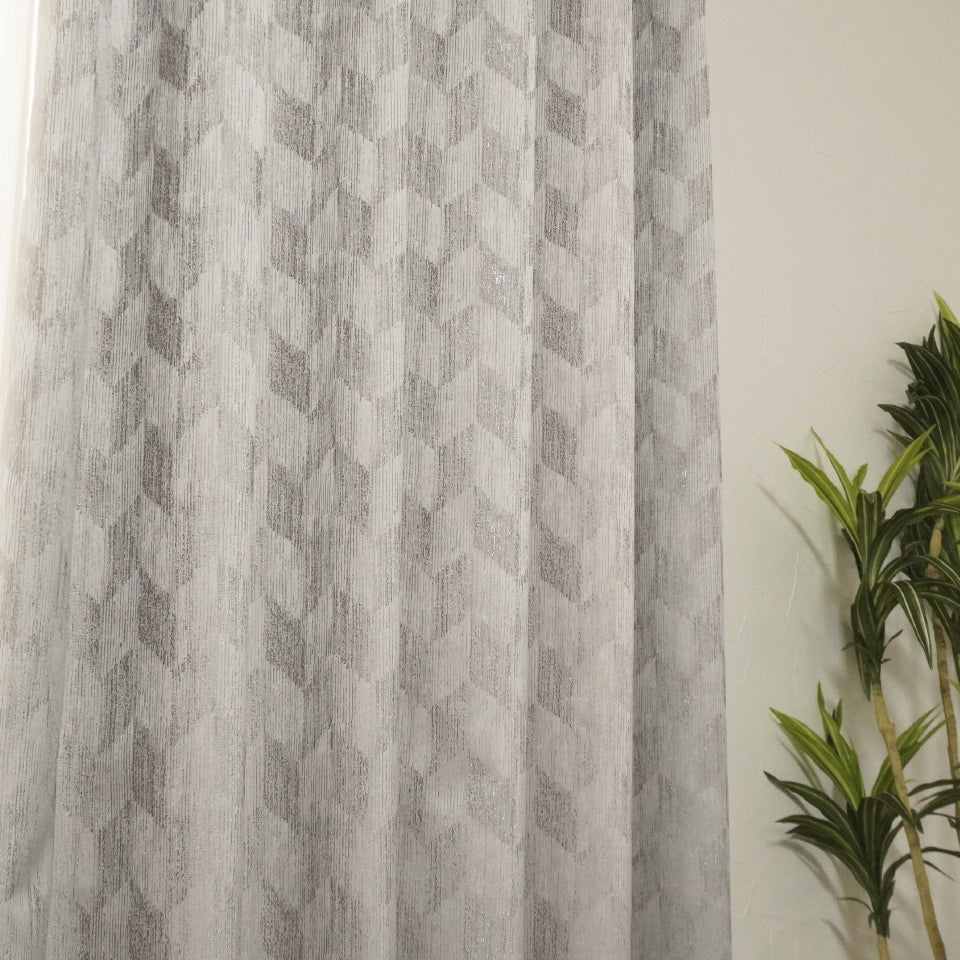 モダンなヘリンボーン柄ラメ糸入りジャガードカーテン 角度で見え方が変わるジャガード織