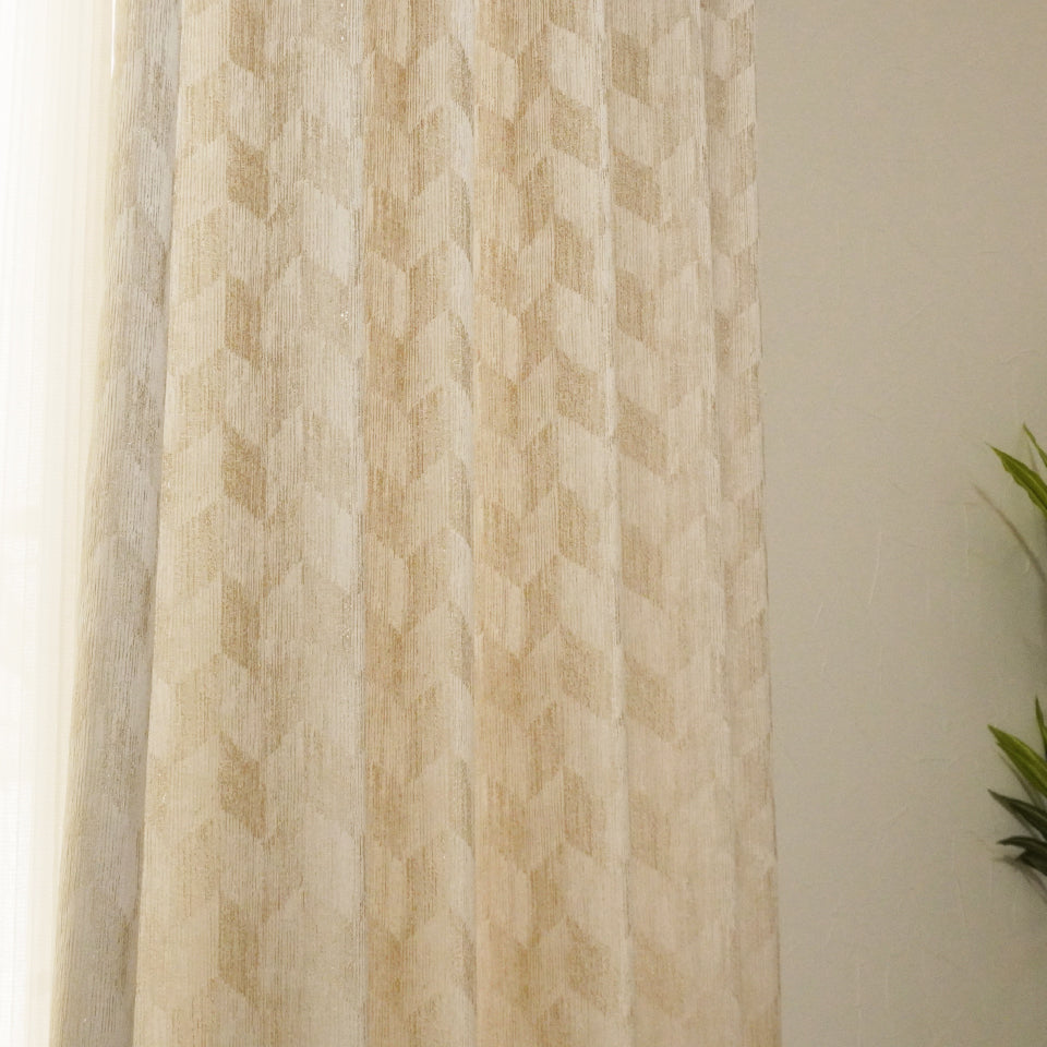 モダンなヘリンボーン柄ラメ糸入りジャガードカーテン 角度で見え方が変わるジャガード織